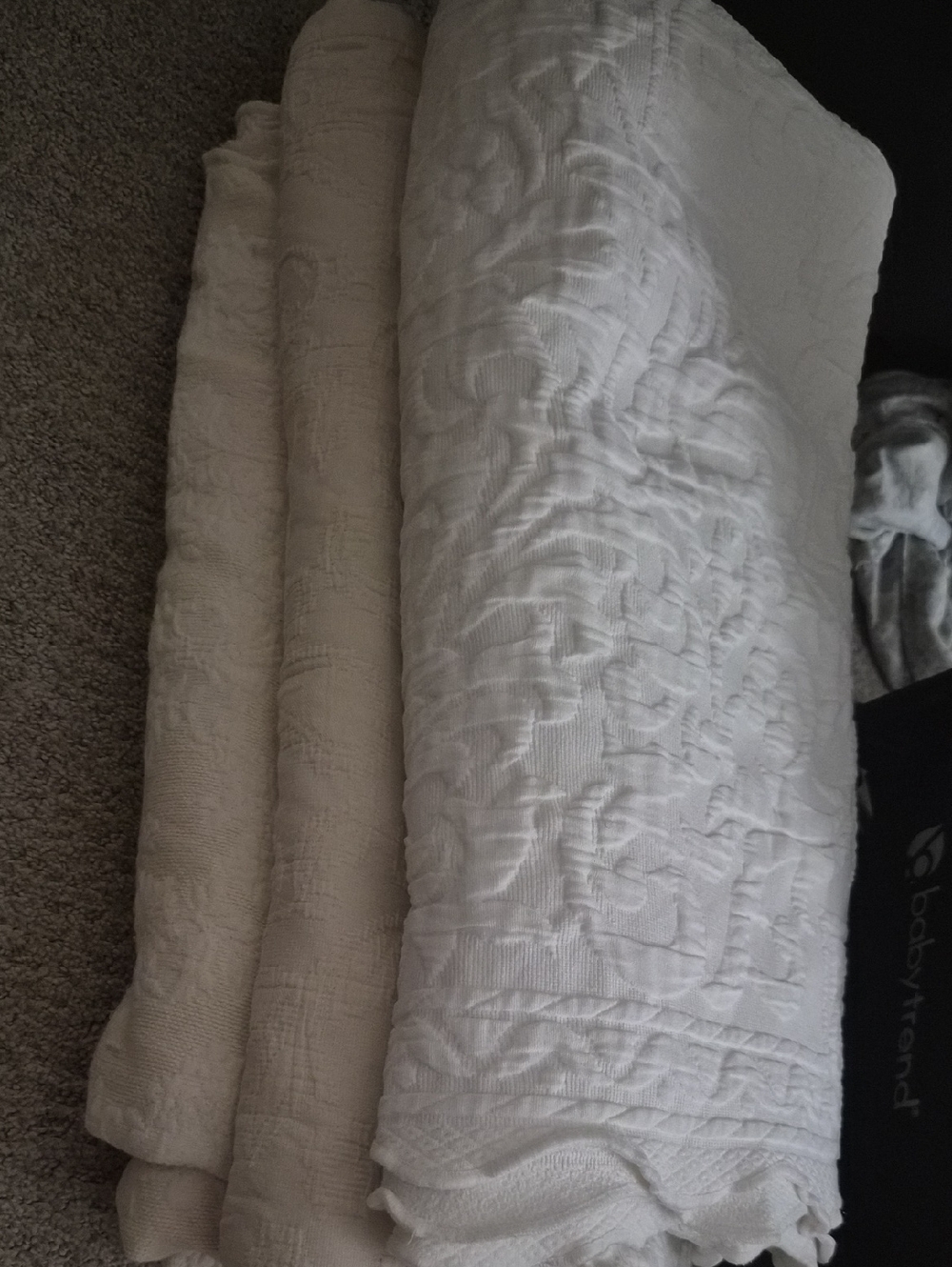 Luxurious White Quilted Bedding Set - Soft Textured Comfort